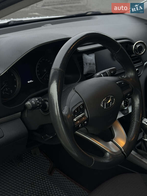 Седан Hyundai Elantra 2020 в Харькове