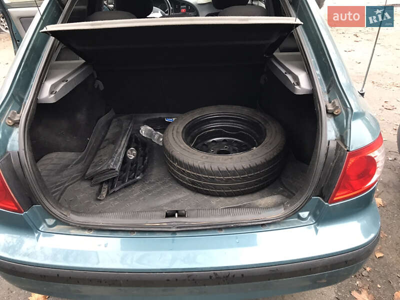 Хетчбек Hyundai Elantra 2004 в Києві