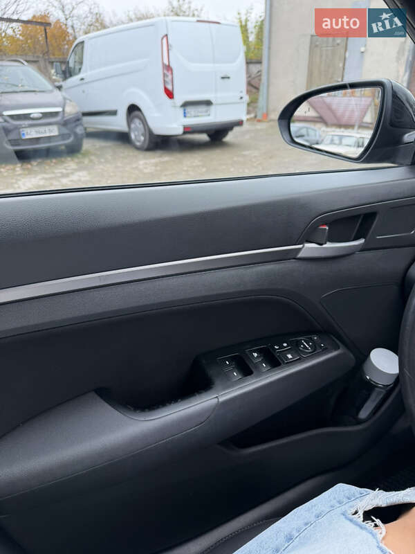 Седан Hyundai Elantra 2016 в Нововолинську фото 13 Седан Hyundai Elantra 2016 в Нововолинську