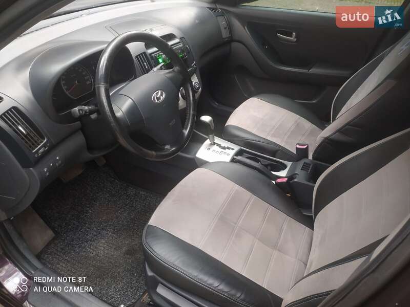 Седан Hyundai Elantra 2008 в Днепре