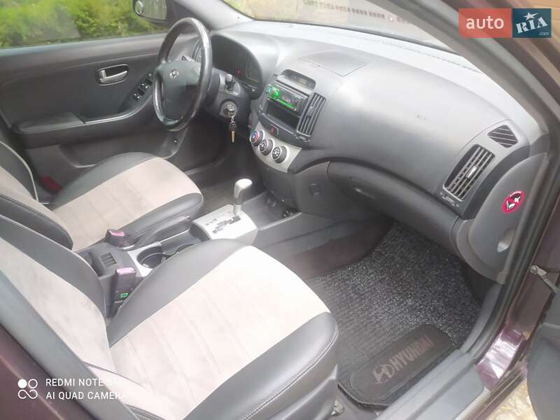 Седан Hyundai Elantra 2008 в Днепре