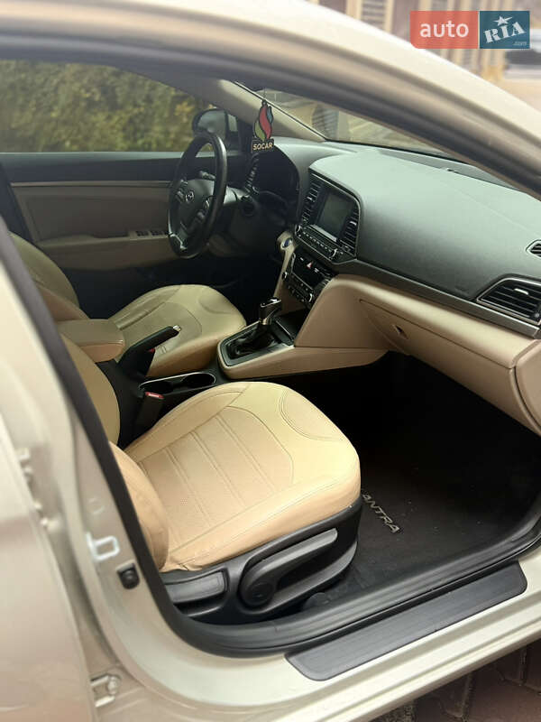 Седан Hyundai Elantra 2016 в Києві фото 10 Седан Hyundai Elantra 2016 в Києві