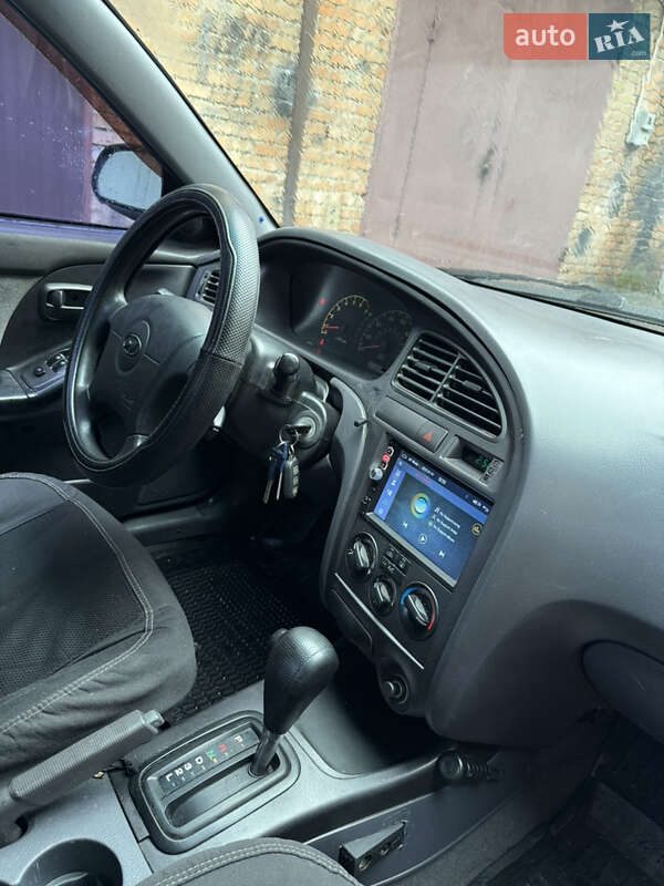 Седан Hyundai Elantra 2003 в Киеве