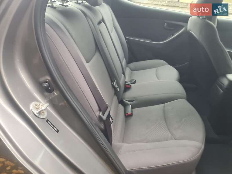 Седан Hyundai Elantra 2014 в Днепре
