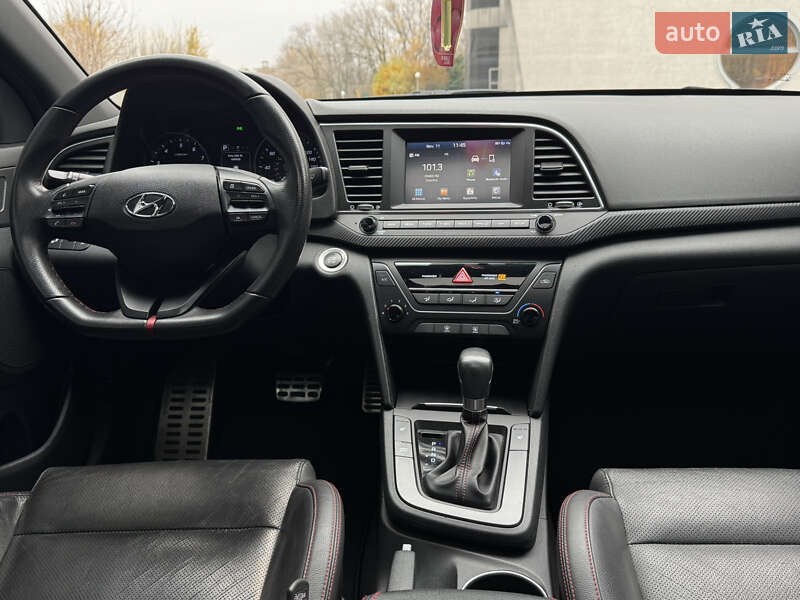 Седан Hyundai Elantra 2017 в Запорожье