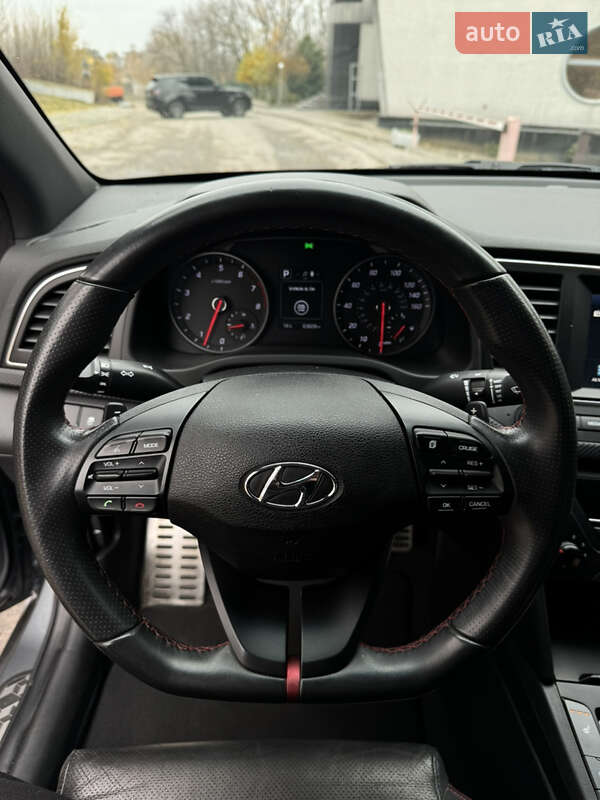 Седан Hyundai Elantra 2017 в Запорожье