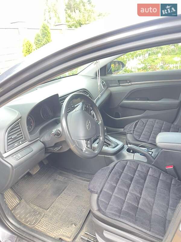 Седан Hyundai Elantra 2018 в Києві