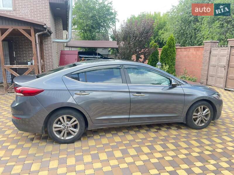 Седан Hyundai Elantra 2018 в Києві