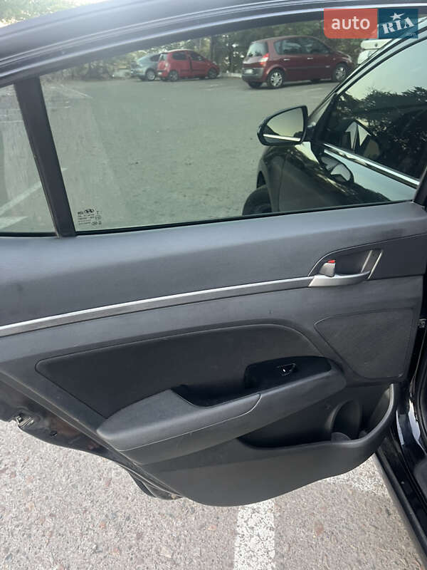 Седан Hyundai Elantra 2017 в Одессе