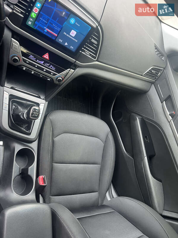 Седан Hyundai Elantra 2017 в Одессе
