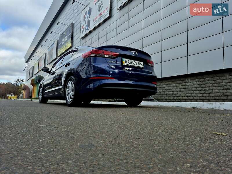 Седан Hyundai Elantra 2018 в Києві
