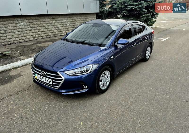 Седан Hyundai Elantra 2018 в Києві