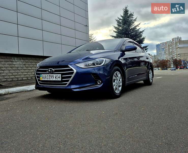Седан Hyundai Elantra 2018 в Києві