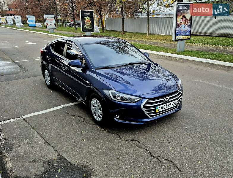 Седан Hyundai Elantra 2018 в Києві