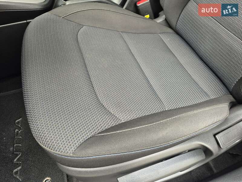 Седан Hyundai Elantra 2018 в Києві