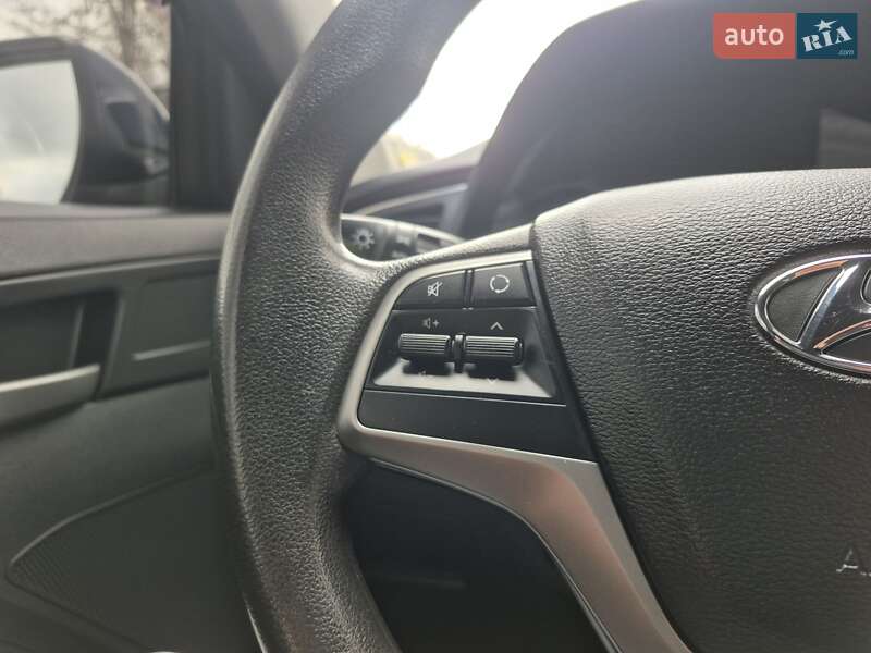 Седан Hyundai Elantra 2018 в Києві