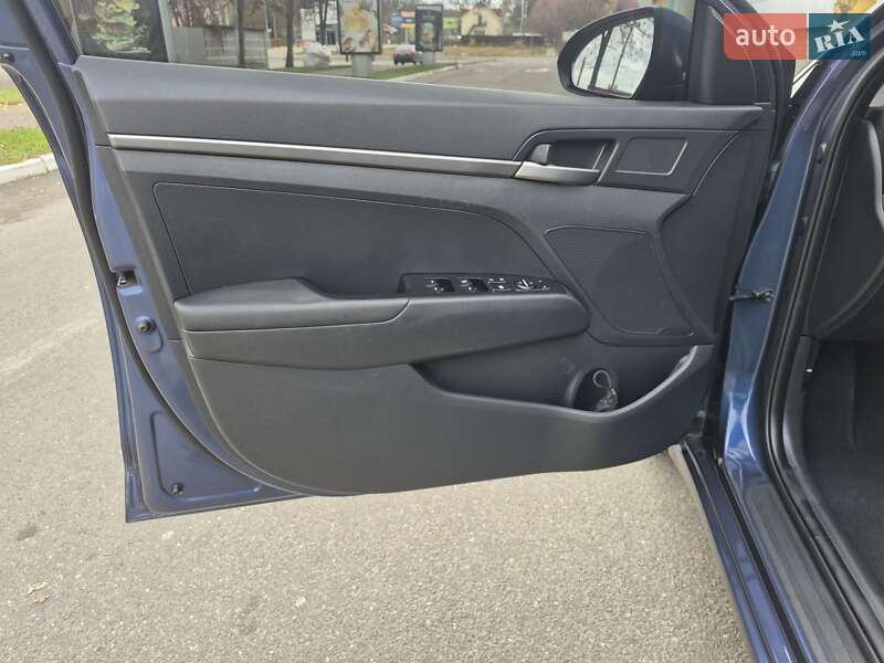 Седан Hyundai Elantra 2018 в Києві