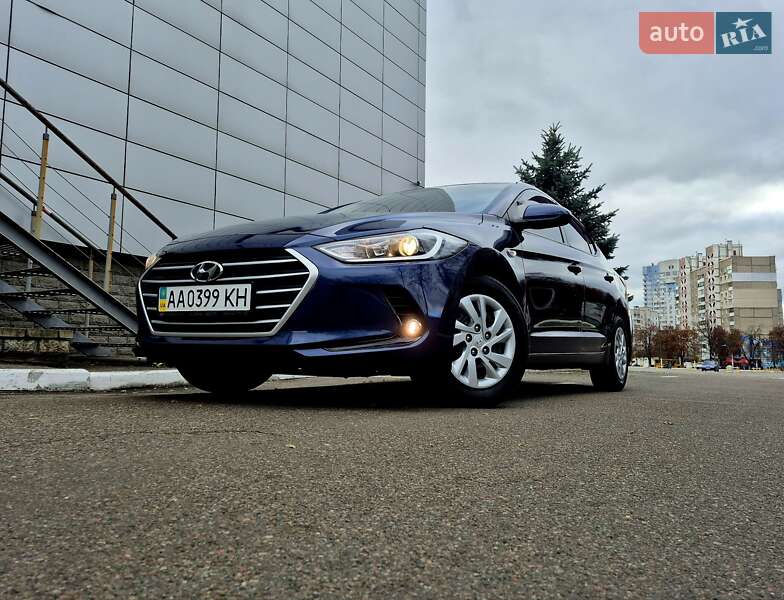 Седан Hyundai Elantra 2018 в Києві