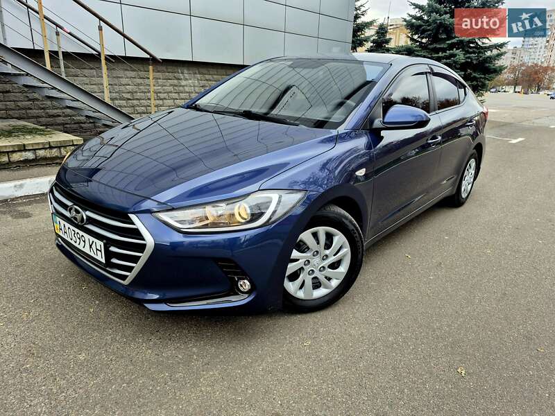 Седан Hyundai Elantra 2018 в Києві