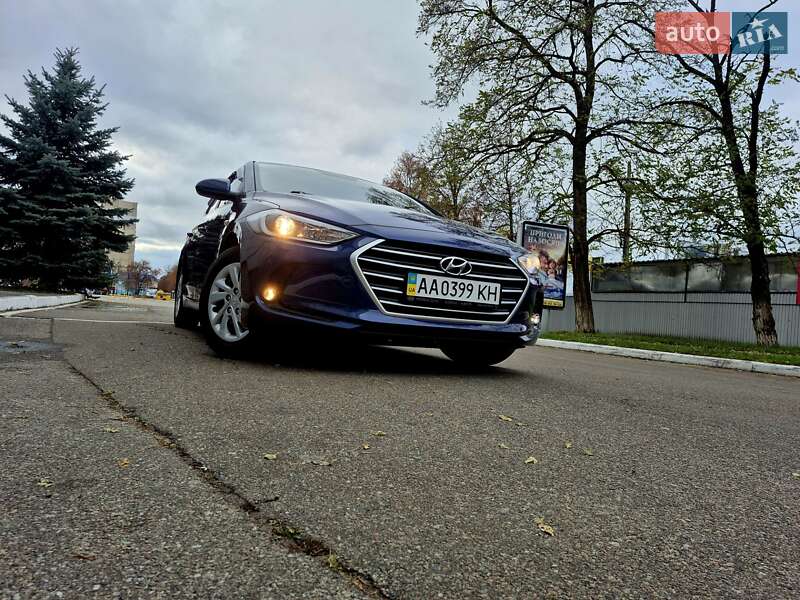 Седан Hyundai Elantra 2018 в Києві
