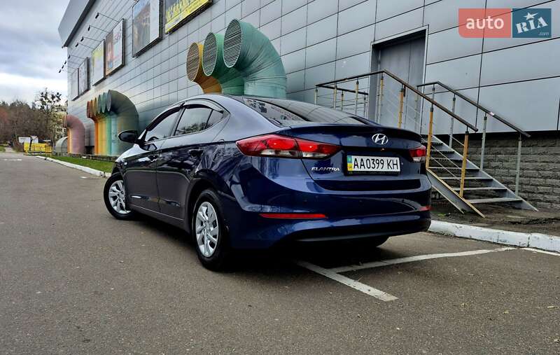 Седан Hyundai Elantra 2018 в Києві