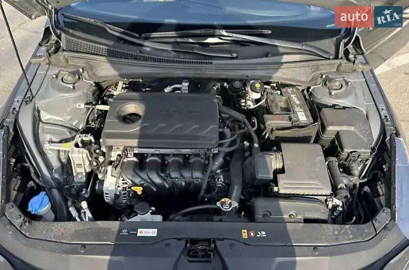 Седан Hyundai Elantra 2023 в Дніпрі