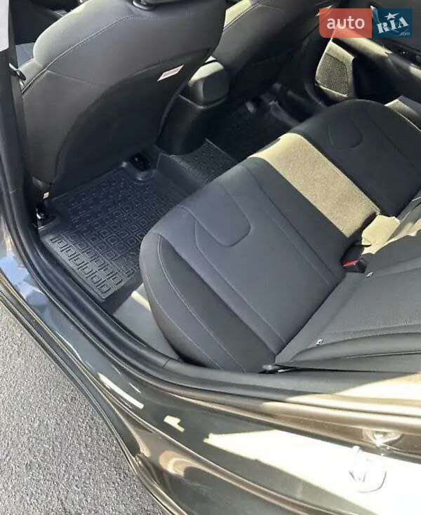 Седан Hyundai Elantra 2023 в Дніпрі