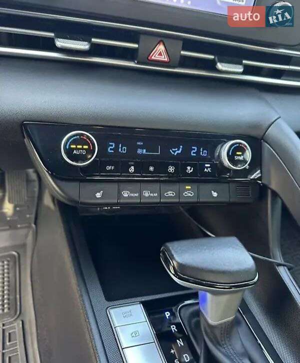 Седан Hyundai Elantra 2023 в Дніпрі