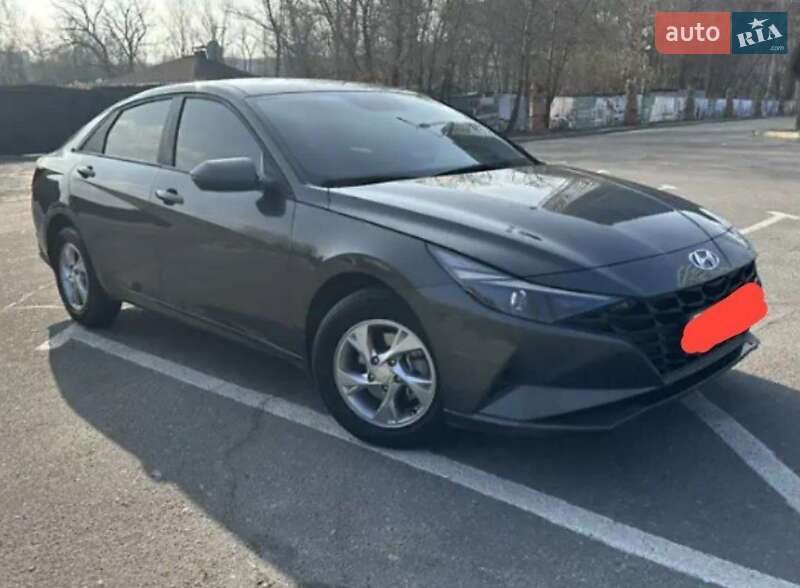 Седан Hyundai Elantra 2023 в Дніпрі