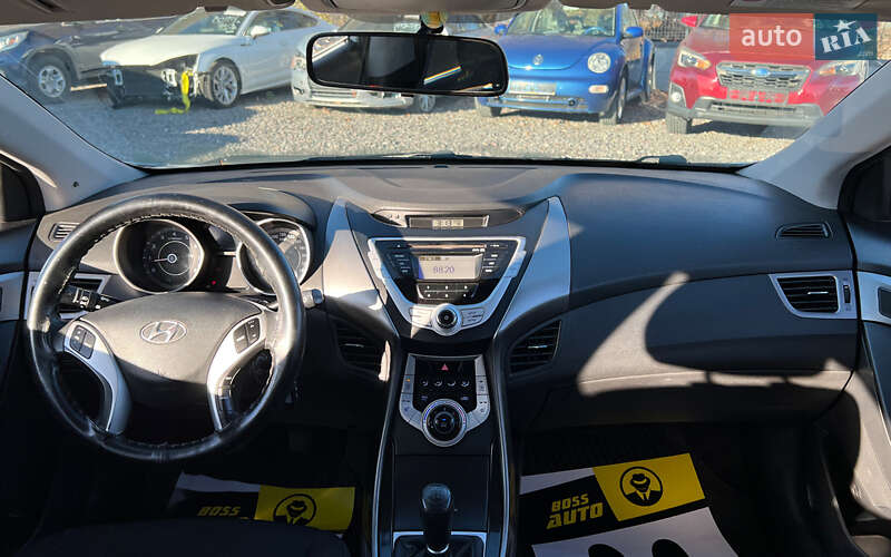 Седан Hyundai Elantra 2012 в Львове