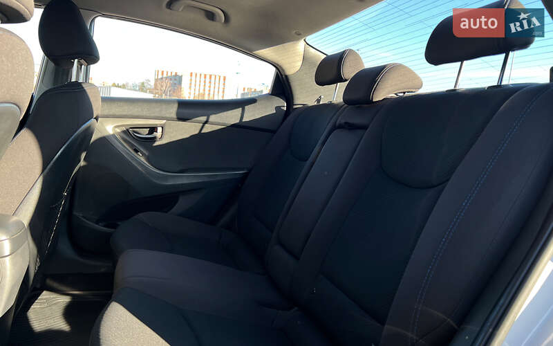 Седан Hyundai Elantra 2012 в Львове