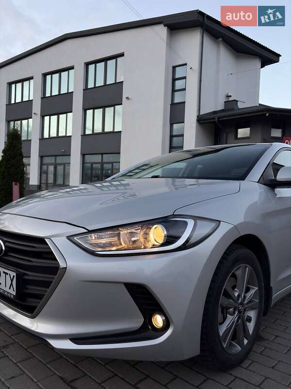 Седан Hyundai Elantra 2018 в Львове