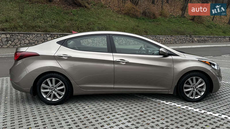 Седан Hyundai Elantra 2015 в Києві