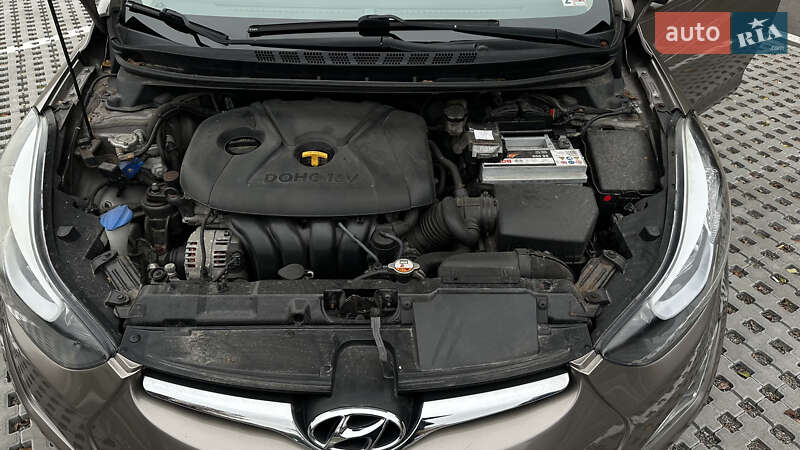 Седан Hyundai Elantra 2015 в Києві