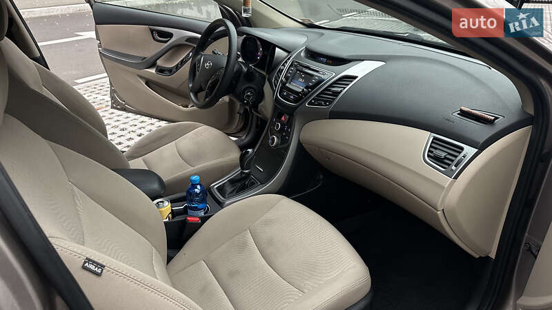 Седан Hyundai Elantra 2015 в Києві