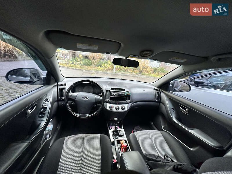 Седан Hyundai Elantra 2008 в Киеве