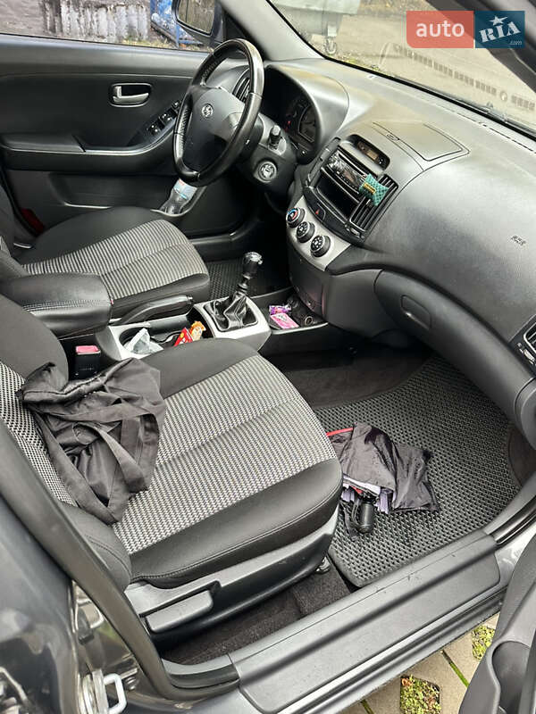 Седан Hyundai Elantra 2008 в Киеве