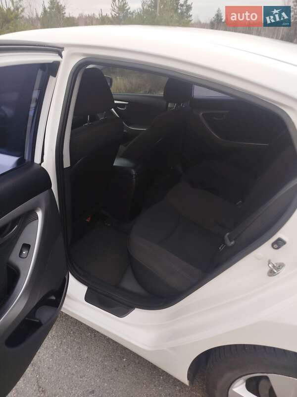 Седан Hyundai Elantra 2013 в Иванкове