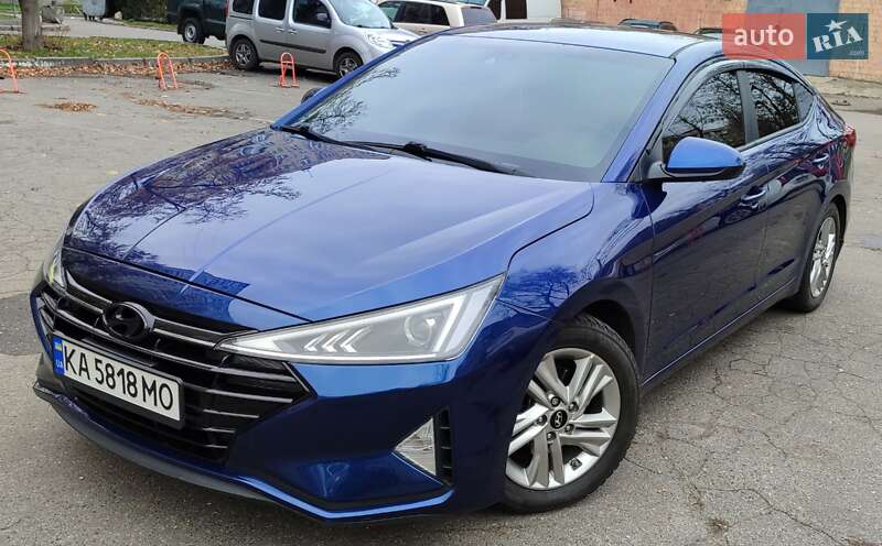 Седан Hyundai Elantra 2019 в Києві
