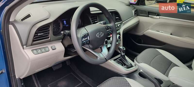 Седан Hyundai Elantra 2019 в Києві