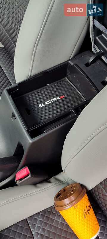 Седан Hyundai Elantra 2019 в Києві