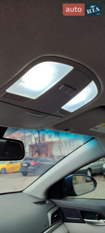 Седан Hyundai Elantra 2019 в Києві