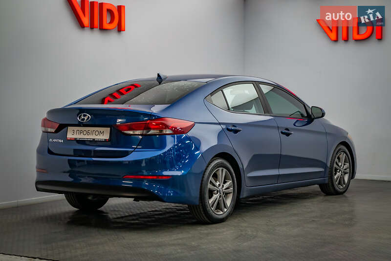Седан Hyundai Elantra 2016 в Киеве