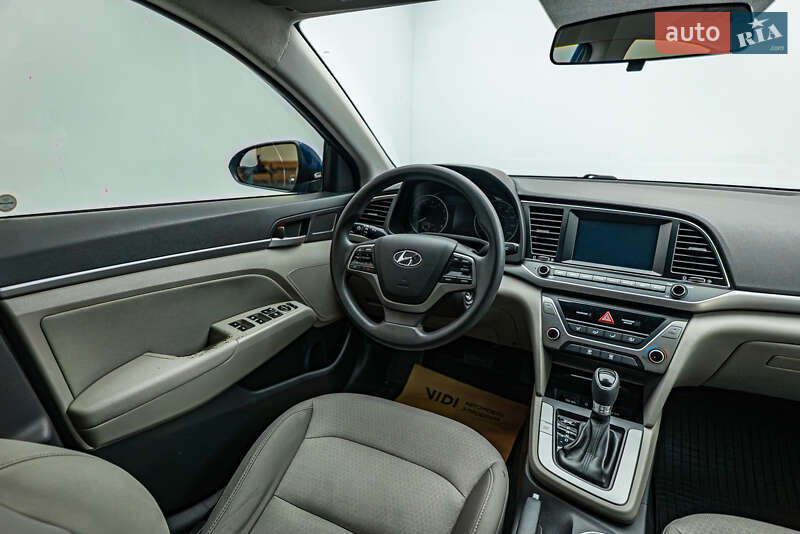 Седан Hyundai Elantra 2016 в Киеве
