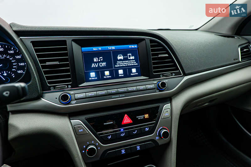 Седан Hyundai Elantra 2016 в Киеве