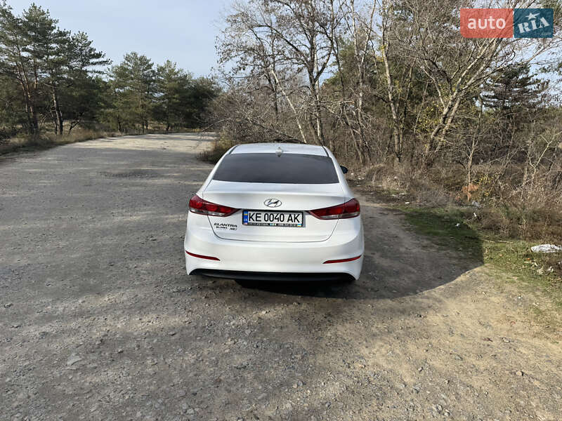 Седан Hyundai Elantra 2018 в Днепре