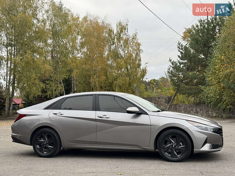 Седан Hyundai Elantra 2021 в Гнівані