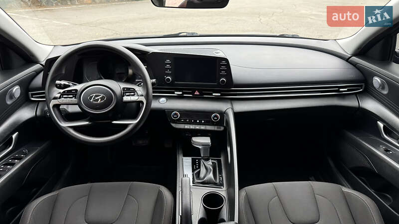 Седан Hyundai Elantra 2021 в Гнівані