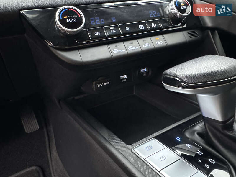 Седан Hyundai Elantra 2021 в Гнівані