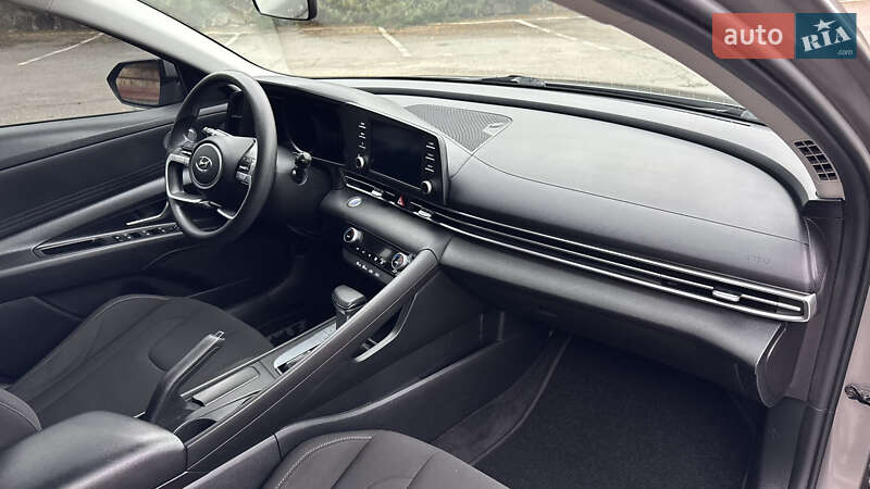 Седан Hyundai Elantra 2021 в Гнівані